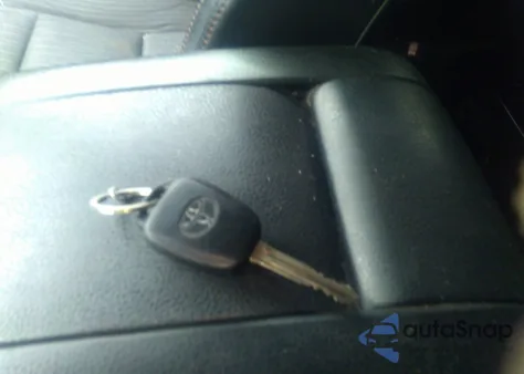 2018 Toyota Highlander Le Plus z USA, uszkodzony, nr VIN 5TDBZRFH6JS800526